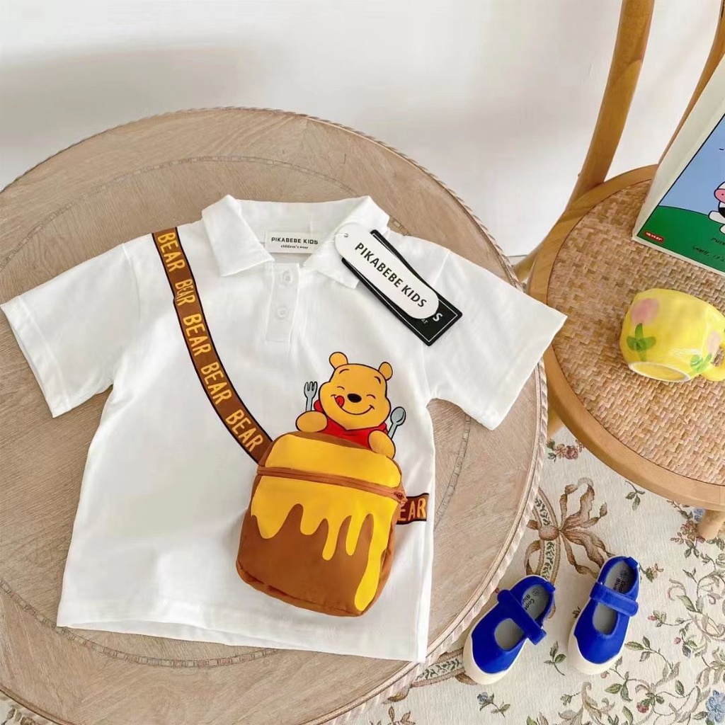 ÁO POLO TRẮNG IN HÌNH GẤU POOH VÀ TÚI MẬT ONG 3D ĐÁNG YÊU CHO BÉ- HÀNG QCCC