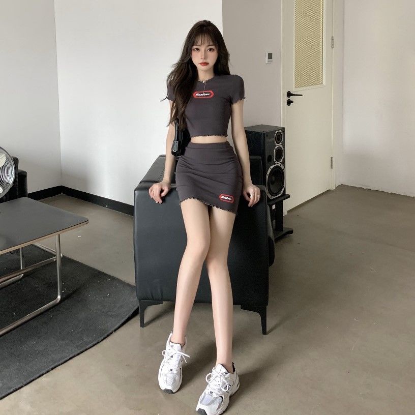 Set Áo Thun Ngắn Tay In Chữ + Chân Váy Ôm Phong Cách Âu Mỹ Cho Nữ