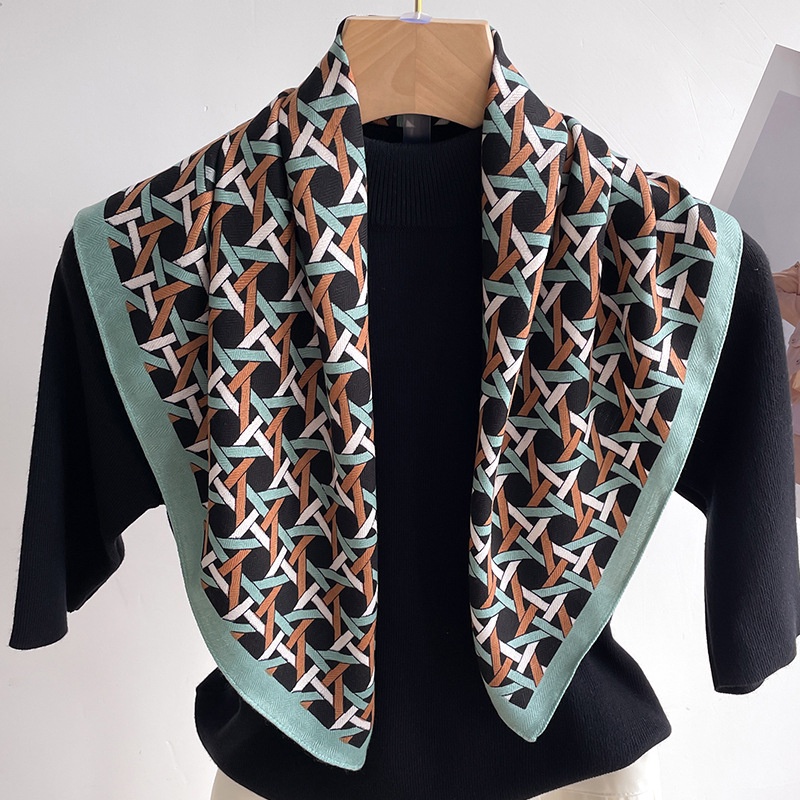 Khăn Choàng Cổ Dệt Kim 65X65Cm In Họa Tiết Hình Học Hai Mặt