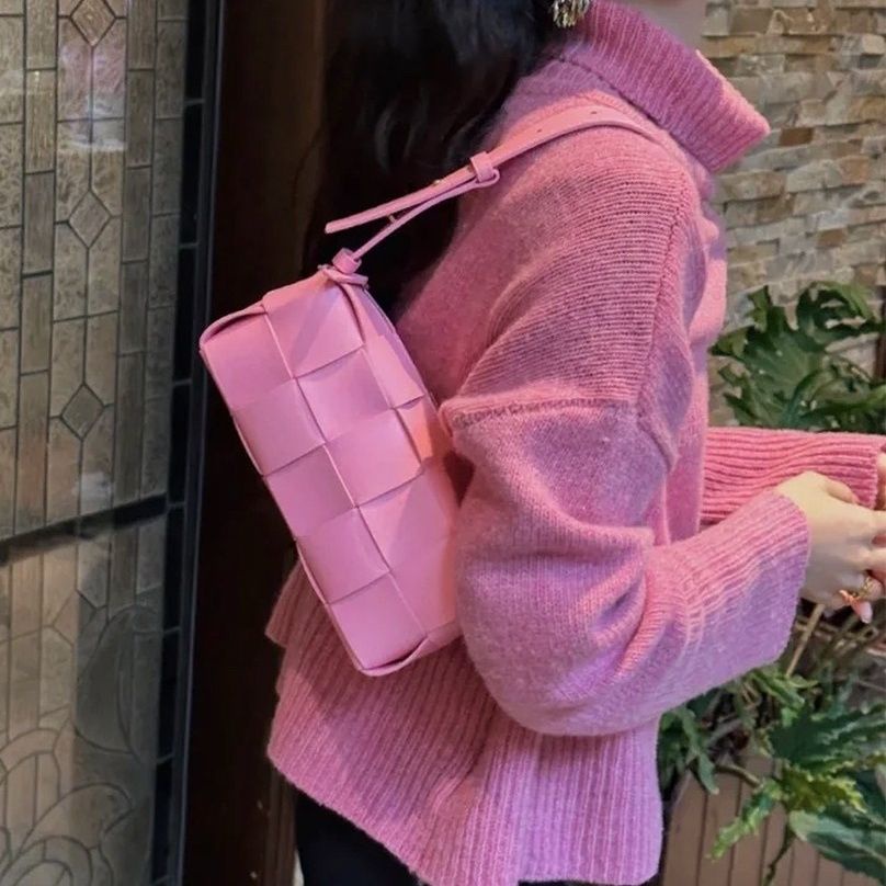 Bottega Veneta leather woven bag women's pink underarm bag fashionable all-match shoulder bag 2023 new advanced portable pillow bag XDP1
