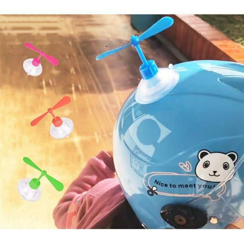 Chong Chóng Doremon Gắn Mũ Bảo Hiểm Kèm Miếng Dán Và Hít 2 Tầng