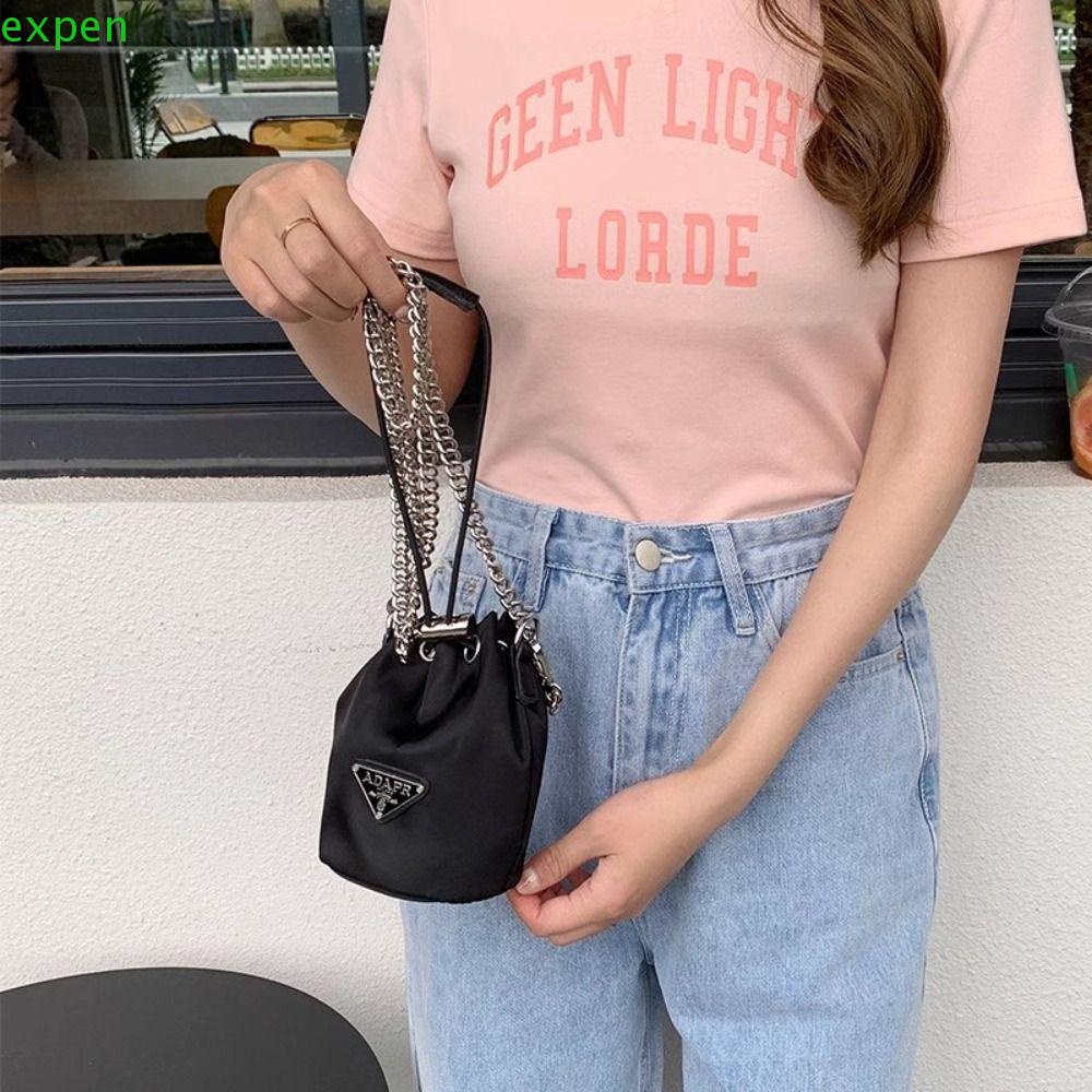 Túi Đeo Chéo Mini Hình Tam Giác / Vuông Bằng Nylon Màu Đen Phối Dây Đeo Sợi Xích Thời Trang Cho Nữ