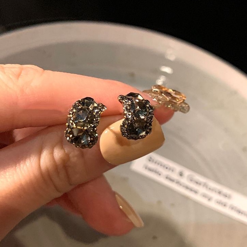 Bông Tai Chữ C Đính Đá Zircon Màu Đen Lấp Lánh Thời Trang Cho Nữ