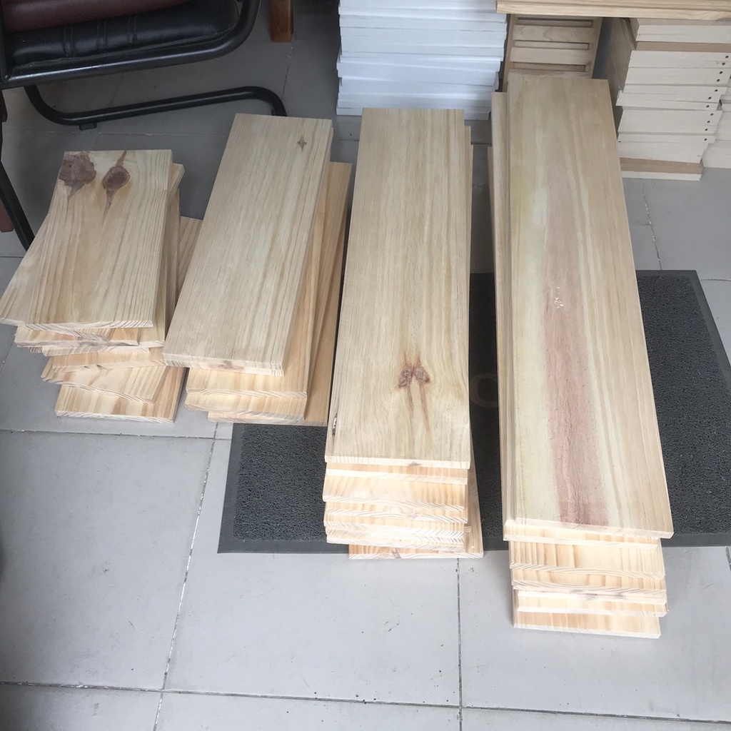 Tấm gỗ thông làm mặt kệ trang trí mặt rộng 20cm dài 80-100cm dày 18mm  đã chà láng bằng giấy nhám