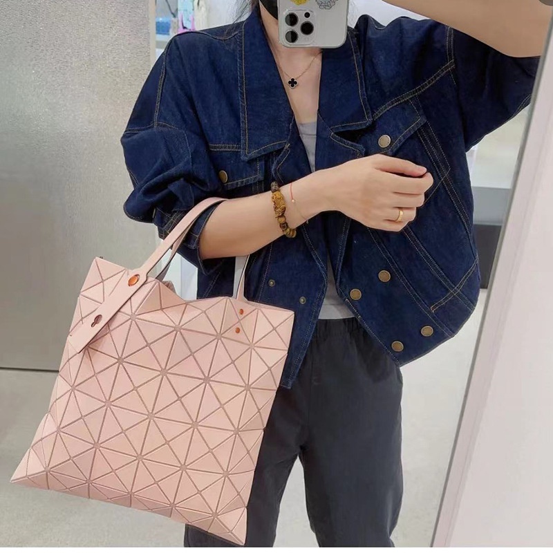 Túi Xách Hình Học Màu Trắng Sữa Phân Cực 2023 Issey Miyake March Cho Nữ