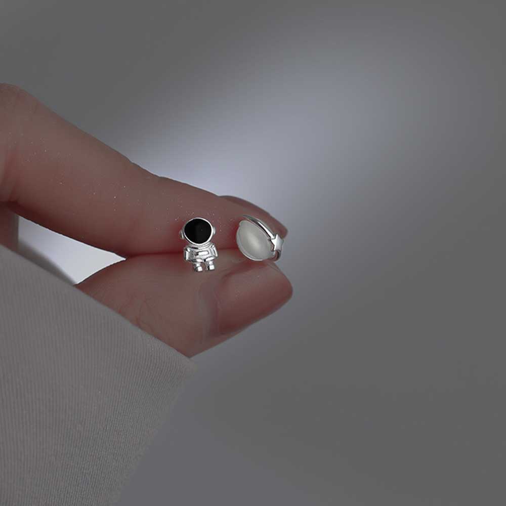 Bông Tai Hình Phi Hành Gia Bằng Thép Titan Đính Đá Zircon Trắng Thời Trang Cho Nữ
