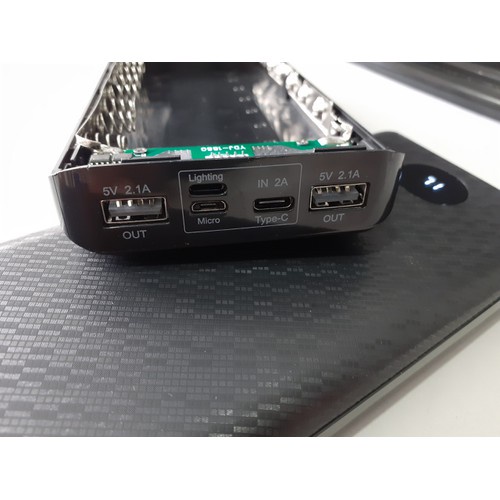 Box sạc dự phòng 8 Cell 3 đầu vào light-ning, ty0pe-c, mi-cro-usb dùng pin 18650