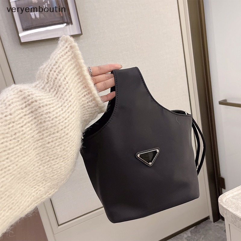 Túi Xách Đeo Vai Dây Rút Bằng Vải Nylon Hình Tam Giác Thời Trang Mùa Hè Cho Nữ