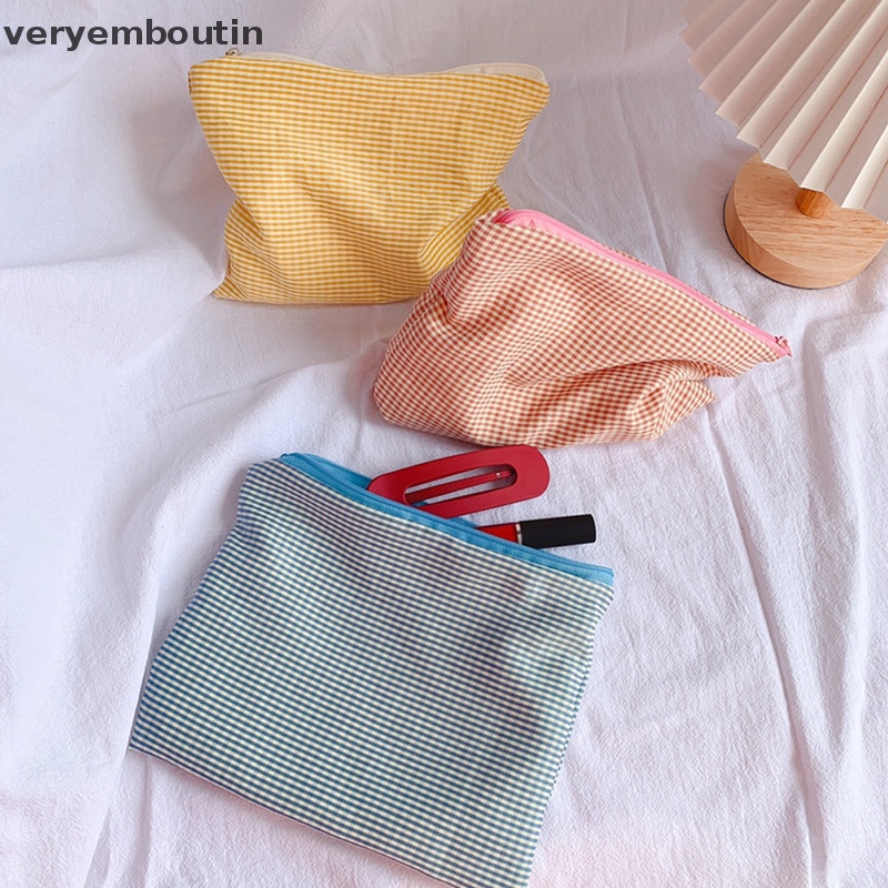 Ví Đựng Đồ Trang Điểm Đáng Yêu Cho Nữ Khi Đi Du Lịch