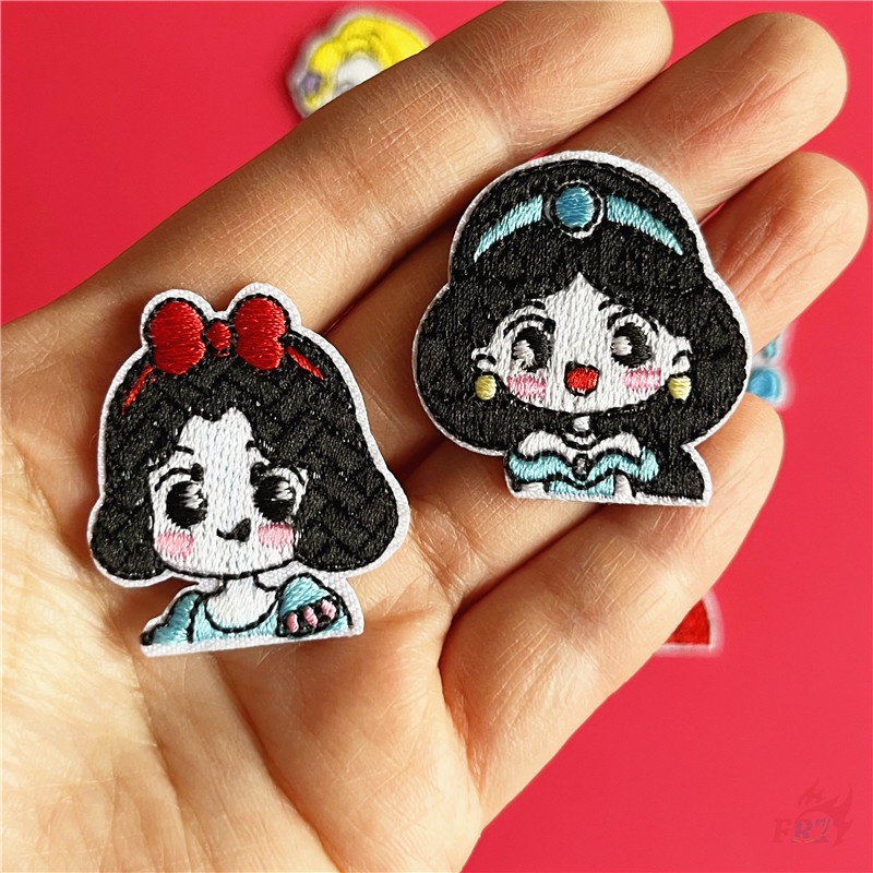 ♥ Miếng Vá Bằng Sắt Hình Hoạt Hình Dễ Thương ♥ 1 Huy Hiệu Cài Áo Hình Elsa / Anna / Rapunzel / Jasmine / Bạch Tuyết / Cinderella / Ariel