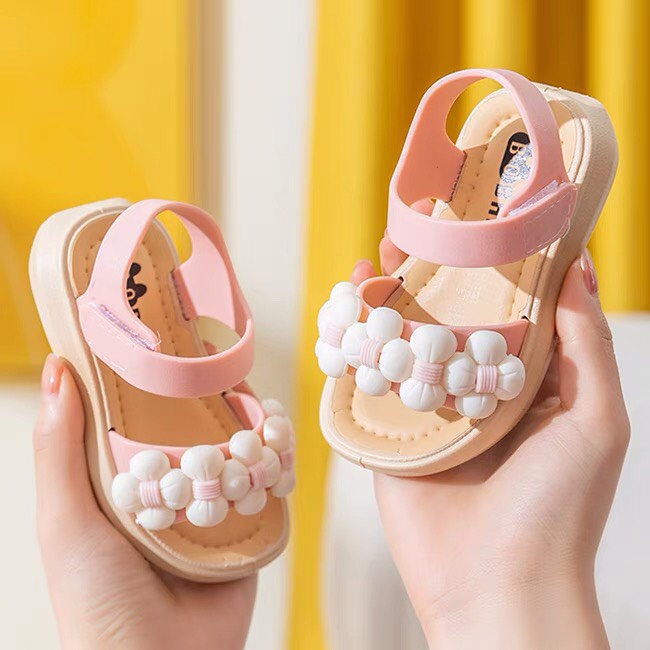Sandal nhựa pvc đính 3 bông hoa siêu cute cho bé gái tập đi - Dép quai hậu đế mềm êm chân chống trơn trượt cho bé N881