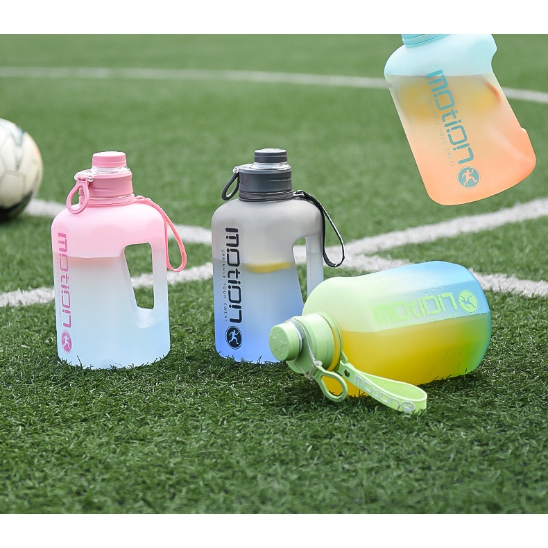 Bình Nước Thể Thao 2.2L Bằng Nhựa Dung Tích Lớn Có Ống Hút Tiện Dụng