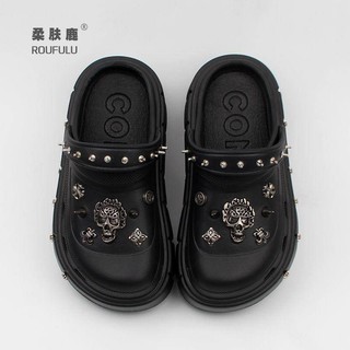  【JsS Super Fire INS Rivet Sandals for Women Summer Outwear Thick Sole Elevated Wedge Heels Punk Baotou Hole Shoes 2023 New 