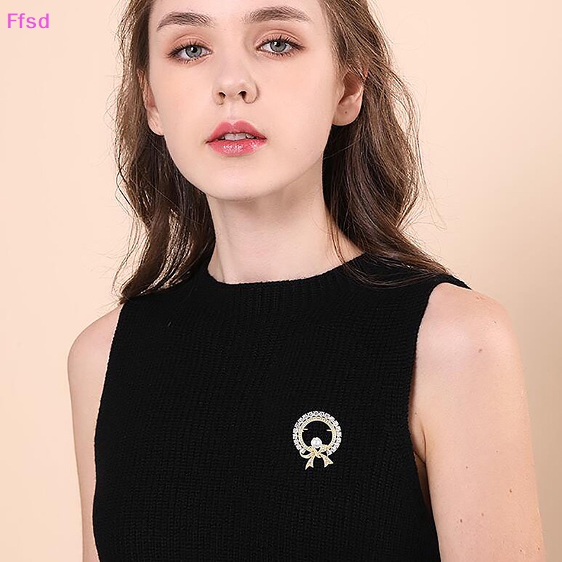 1 Huy Hiệu Cài Áo Hình Tròn Đính Ngọc Trai Và Đá Hình Bướm Phong Cách Baroque Thanh Lịch Dành Cho Nữ