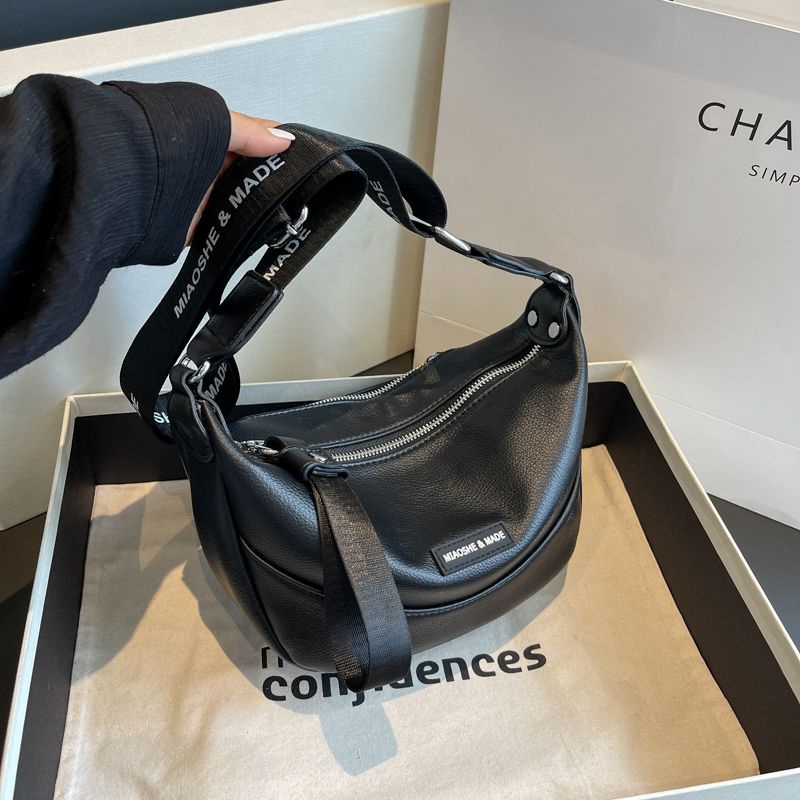 Túi Đeo Chéo Một Bên Vai Phong Cách Mới Bán Chạy Nhất Cho Nữ Sinh Chơi Bánh Bao Haobing boutiqu