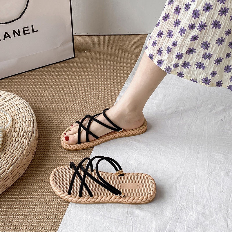 Dép Quai Ngang Đế Bằng Phong Cách Mới Thời Trang Đi Biển Mùa Hè