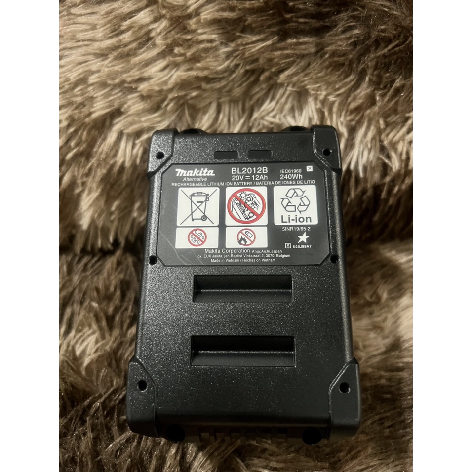 Pin MAKITA 18V dung lượng 12Ah , 15 cell SONY VTC6A 21700 , nhận sạc zin, có led báo pin