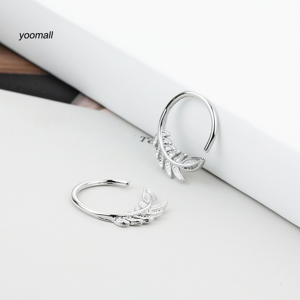 1 Đôi Bông Tai Hình Chiếc Lá Thời Trang Dành Cho Nữ