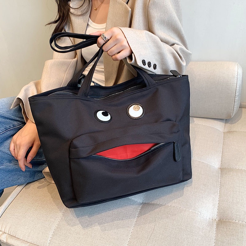 Túi Bucket Đeo Vai Sức Chứa Lớn Họa Tiết Đôi Môi Vui Nhộn Thời Trang