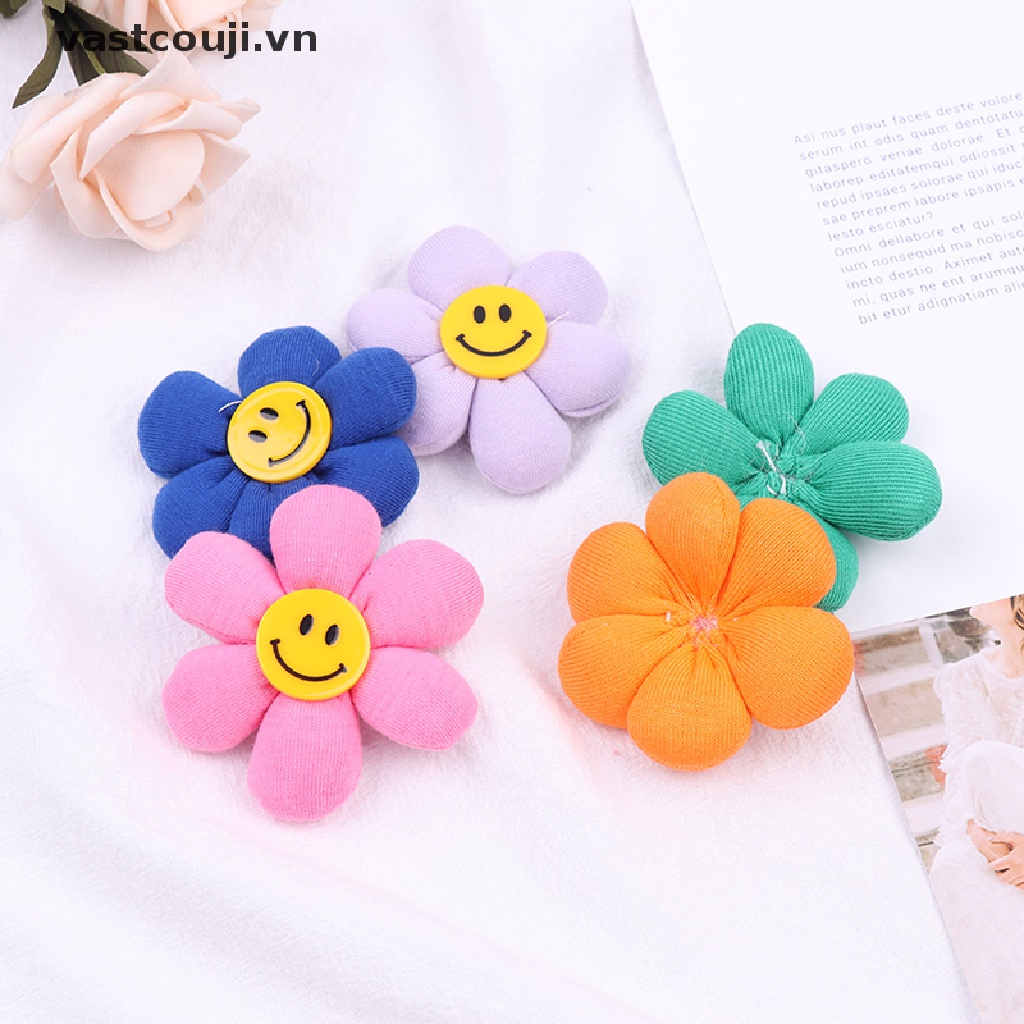 1 Huy Hiệu Cài Áo Hình Hoa Mặt Cười / Giày / Nón Nhiều Màu Sắc Dễ Thương DIY