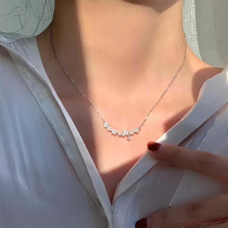 Vòng cổ Mặt Hoa Nhỏ Đính Đá Zircon Siêu Lấp Lánh Sang Trọng Cho Nữ