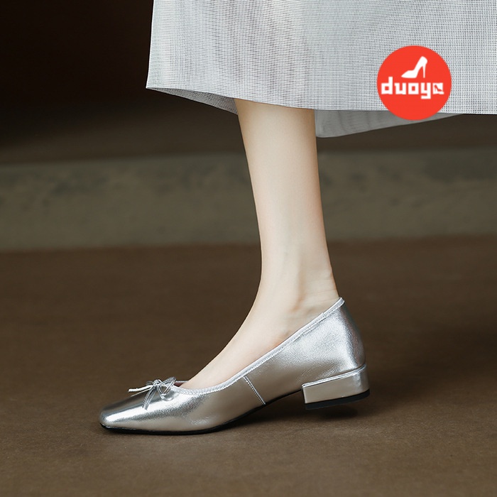 Tóc Thẳng ~ [Hàng Có Sẵn] Giày Cao Gót Dày Mũi Vuông Miệng Nông Đính Nơ Màu Bạc Thời Trang Mùa Hè Cho