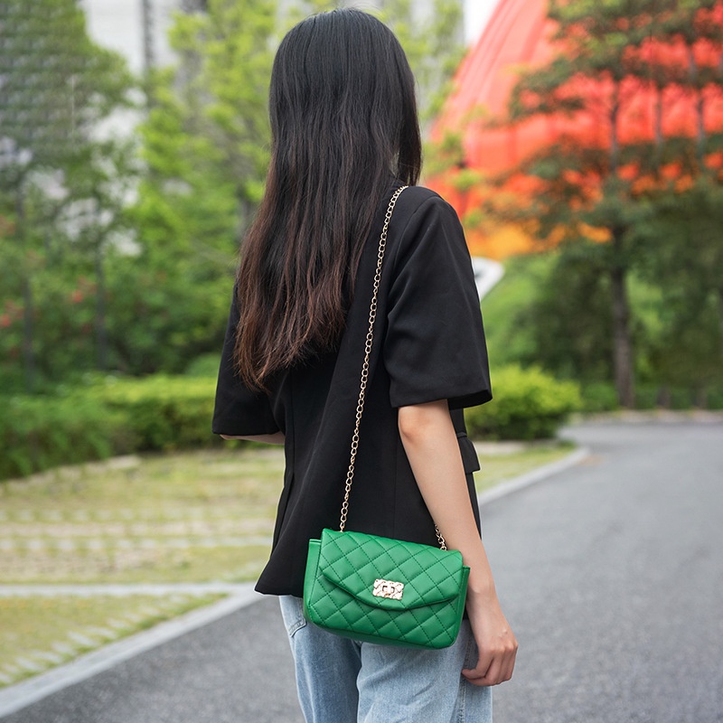 Túi Xách Đeo Vai Kiểu Vuông Nhỏ Đính Đá Phối Dây Xích Thời Trang Sành Điệu