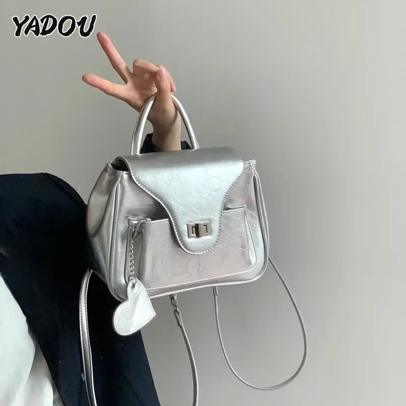 Balo YADOU da sáp dầu màu bạc phối chuỗi xích thời trang mới Hàn Quốc cho nữ