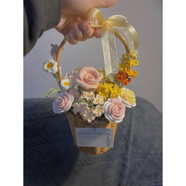 Giỏ Hoa Hồng Đan Len Thủ Công Dùng Làm Quà Tặng Valentine