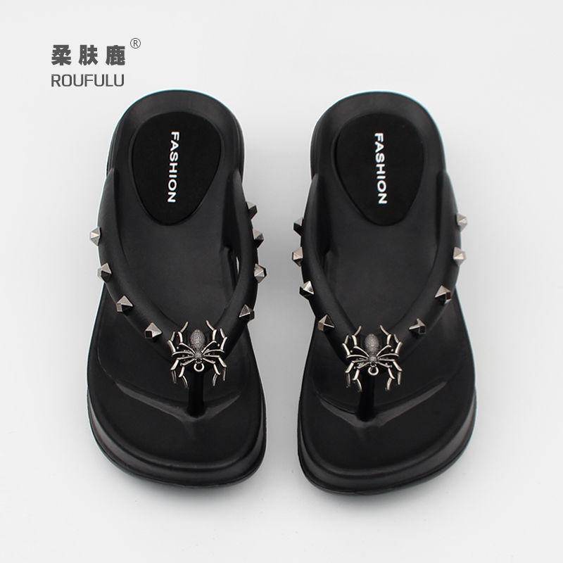 【JsS】Flip-flops for Women to Wear Out in Summer, Korean Style, Thick Soled, High Rise, Slope Heel, Anti-skid Rivets, Beach Slippers 2023 New