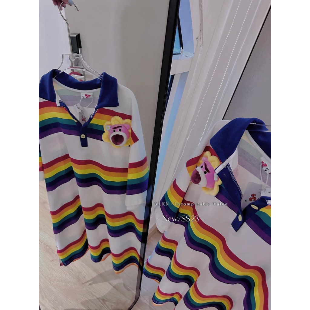 Áo polo gấu dâu sọc cầu vồng