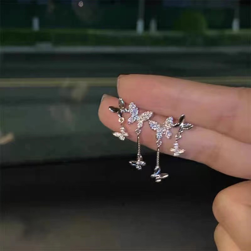 Khuyên tai 17KM mạ bạc hình bướm đính pha lê phong cách Hàn Quốc cho nữ