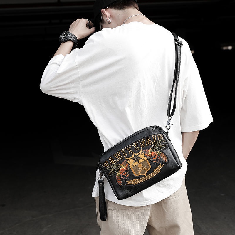 Túi Da Đeo Chéo Một Bên Vai Thêu Họa Tiết Phong Cách Hàn Quốc Cho Nam