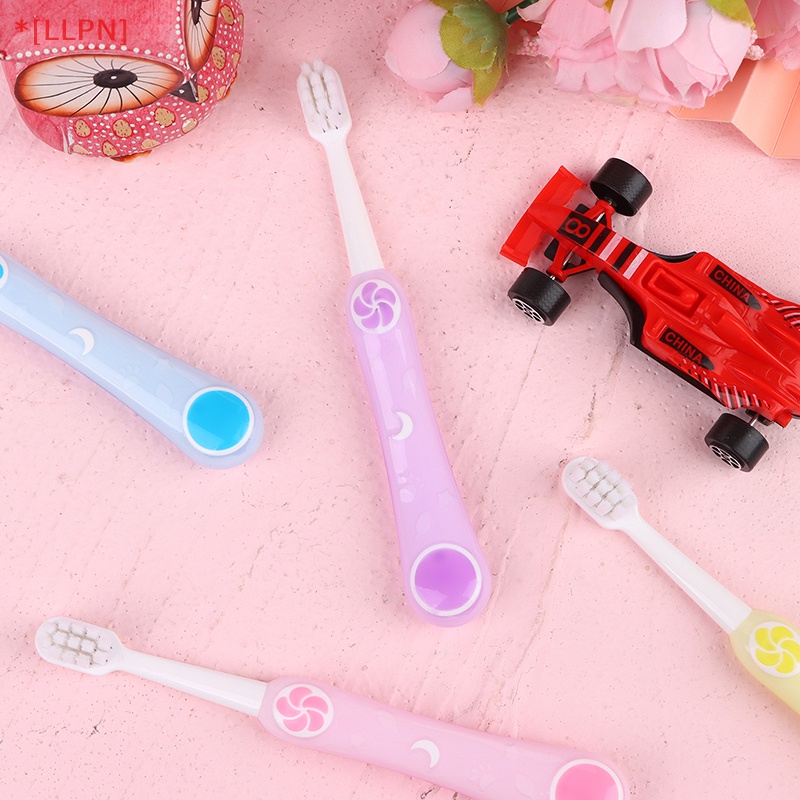 Bàn Chải Đánh Răng Lông Mềm Hình Hoạt Hình Màu Sắc Ngẫu Nhiên Cho Bé Trai