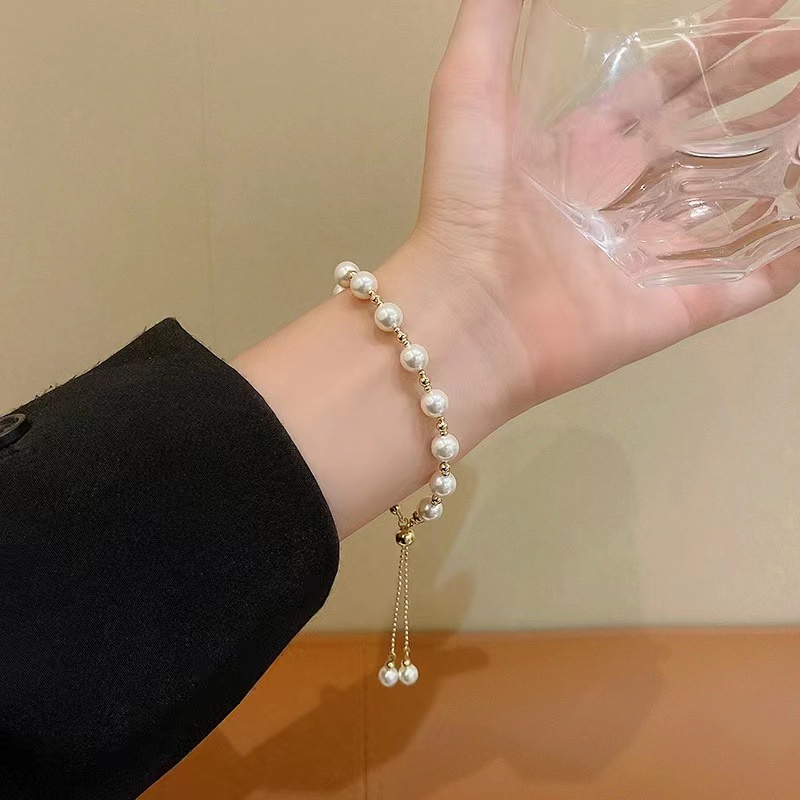 Vòng tay mạ vàng thiết kế nhiều kiểu dáng thời trang cho nữ