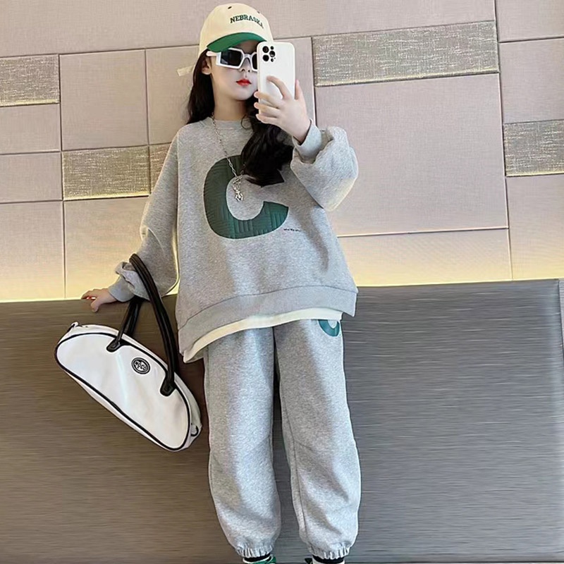 Bộ Quần Áo Thể Thao Thời Trang Năng Động Cho Bé Gái