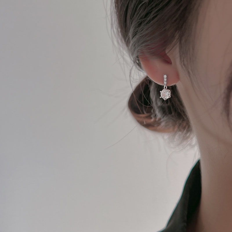 Khuyên Tai Tròn Đính Đá Zircon Sang Trọng Cho Nữ