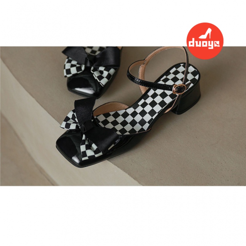 Giày Xăng Đan Đế Dày Đính Đá Pha Lê Hình Vuông Hở Ngón Chống Mòn Thời Trang Mùa Hè Mới Cho Nữ