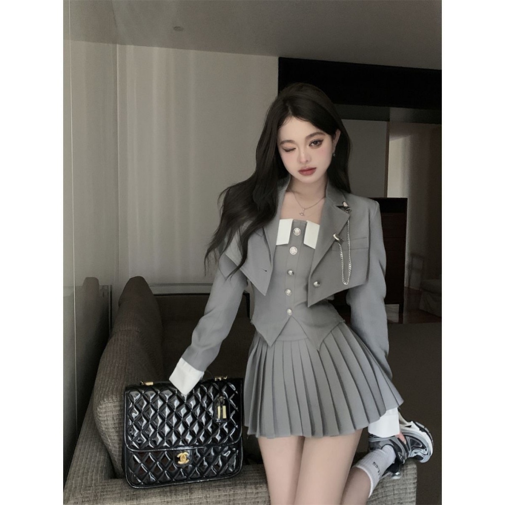 Bộ Đồng Phục Nữ Sinh Gồm Áo bra + Chân Váy Xếp Ly Lưng Cao Và Áo Khoác vest Không Tay Gợi Cảm