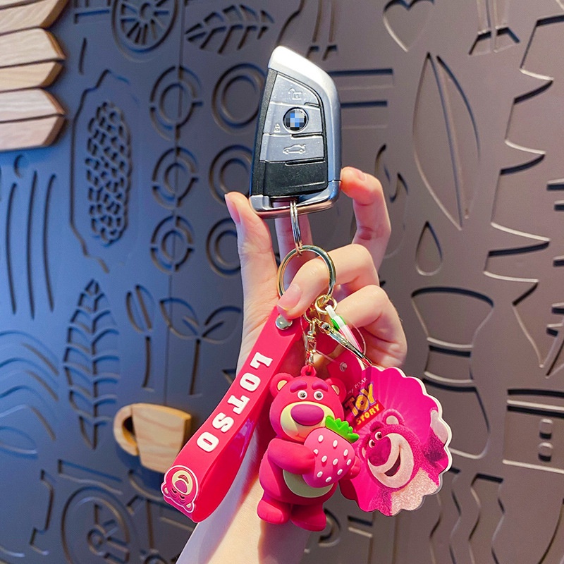 Móc Khóa Hình Chú Gấu Và Dâu Tây Hoạt Hình Đáng Yêu