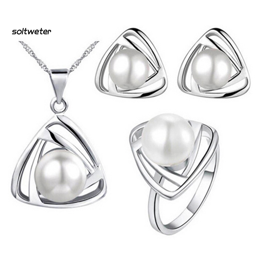 Vòng cổ Mặt Ngọc Trai Và Bông Tai Hình Tam Giác