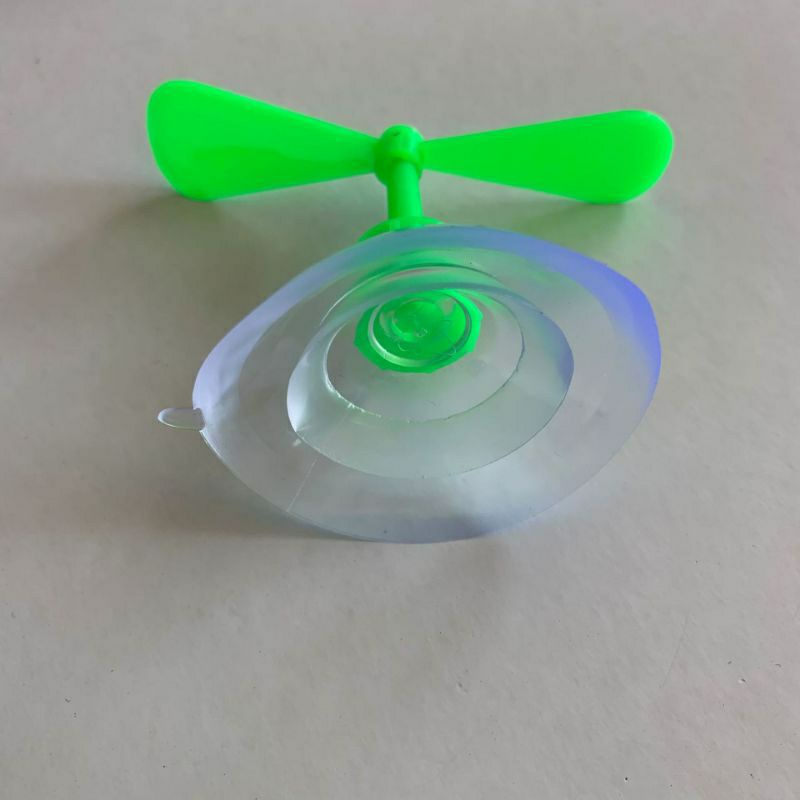 Chong Chóng Doremon Gắn Mũ Bảo Hiểm Kèm Miếng Dán Và Hít 2 Tầng