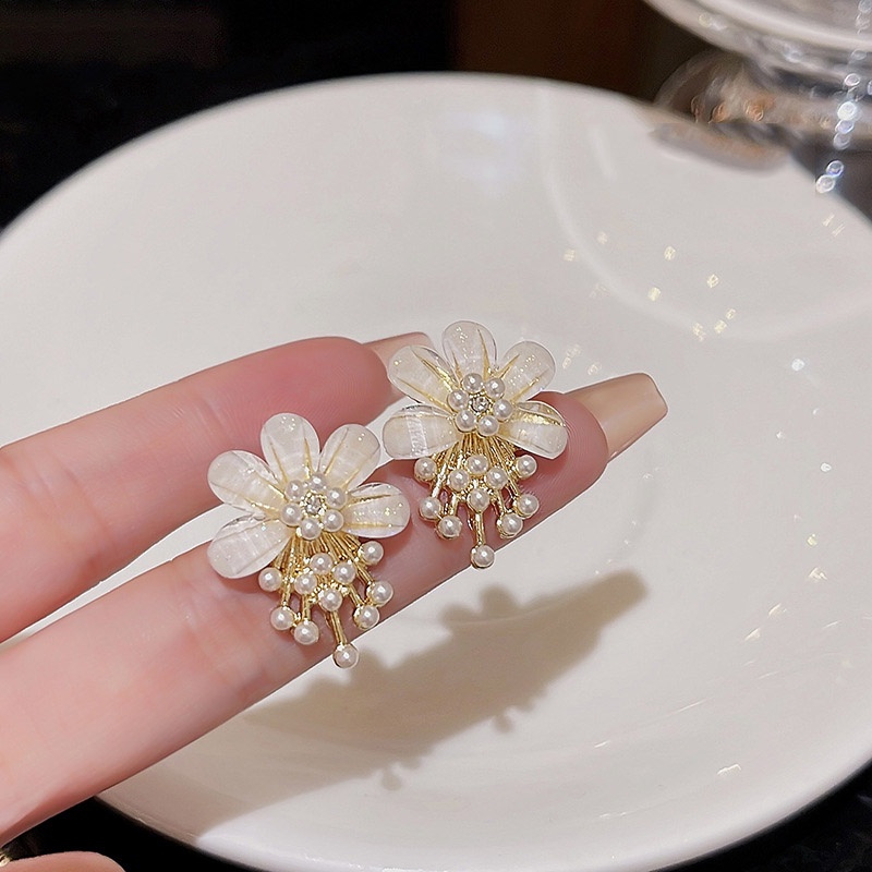 Bông Tai Hình Hoa Bằng Acrylic Đính Ngọc Trai Thời Trang Sang Trọng