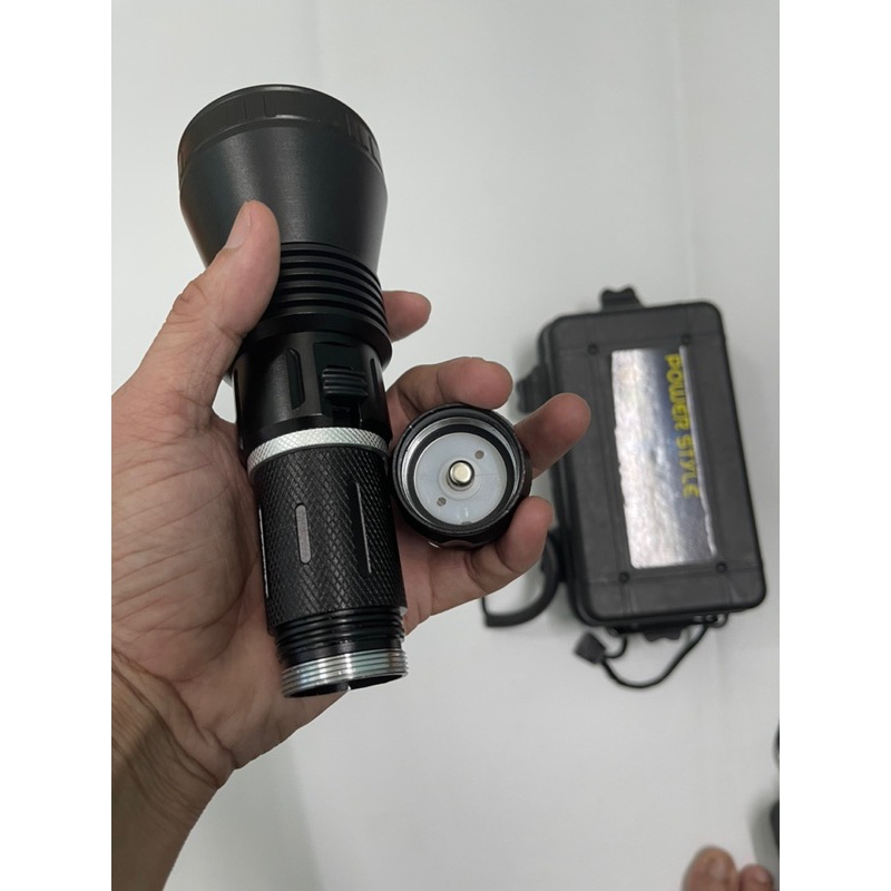 Đèn lặn siêu sáng P70 cho thợ lặn chuyên nghiệp, đèn trống nước tuyệt đối với độ chịu nước lên tới 30m sử dụng 2 pin