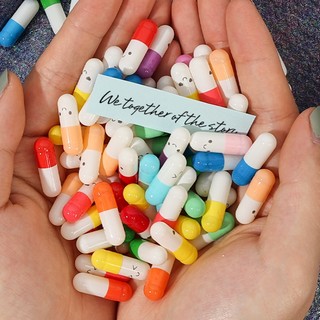 100 chiếc kawaii mini biểu tượng cảm xúc capsule envelope / cặp đôi mong muốn chai trôi ghi chú nhỏ / love blank message capsule envelope letter / pill message capsule envelope letter paper