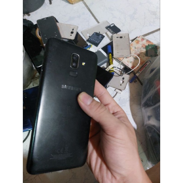 Cụm Samsung J810 ,J8 plus ,sống zin hư màn hình