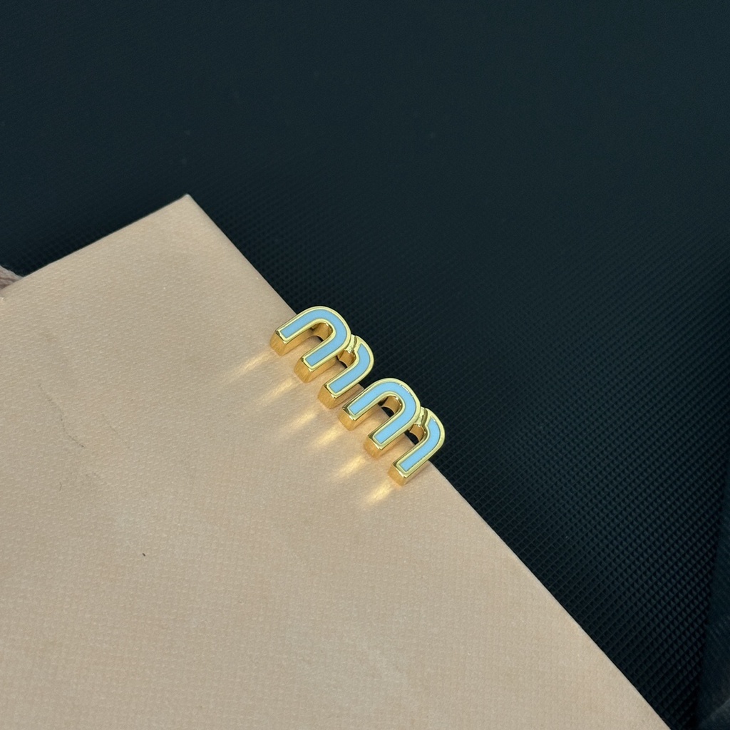 Miumiu bông tai titan thép chữ logo ear hoop stud earrings trang sức của phụ nữ