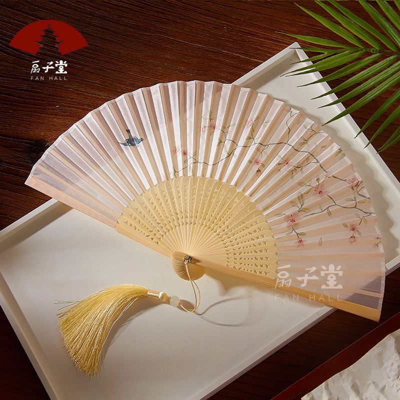 Quạt Gấp Bằng Lụa Phong Cách Trung Hoa Cổ Điển
