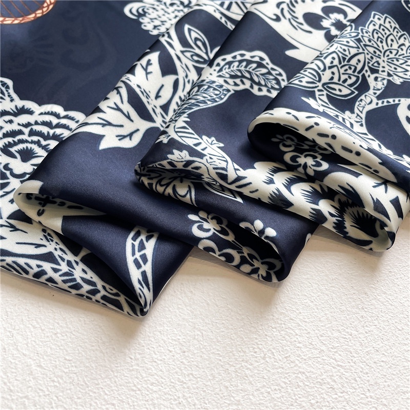 Khăn Quàng Cổ Chống Nắng Bằng Lụa Satin Họa Tiết Hoa / Thỏ Kích Thước Lớn 110cm