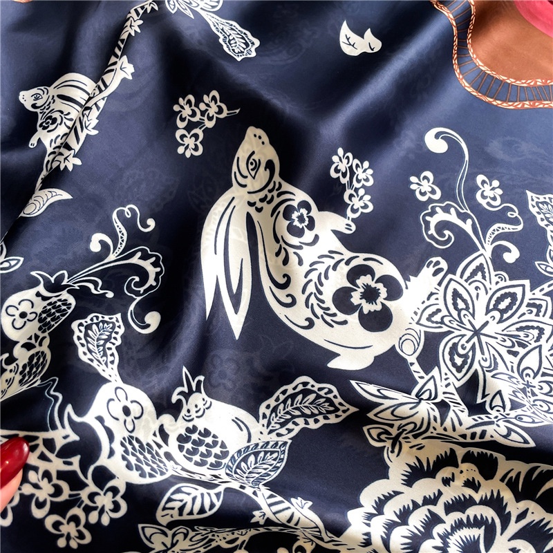 Khăn Quàng Cổ Chống Nắng Bằng Lụa Satin Họa Tiết Hoa / Thỏ Kích Thước Lớn 110cm